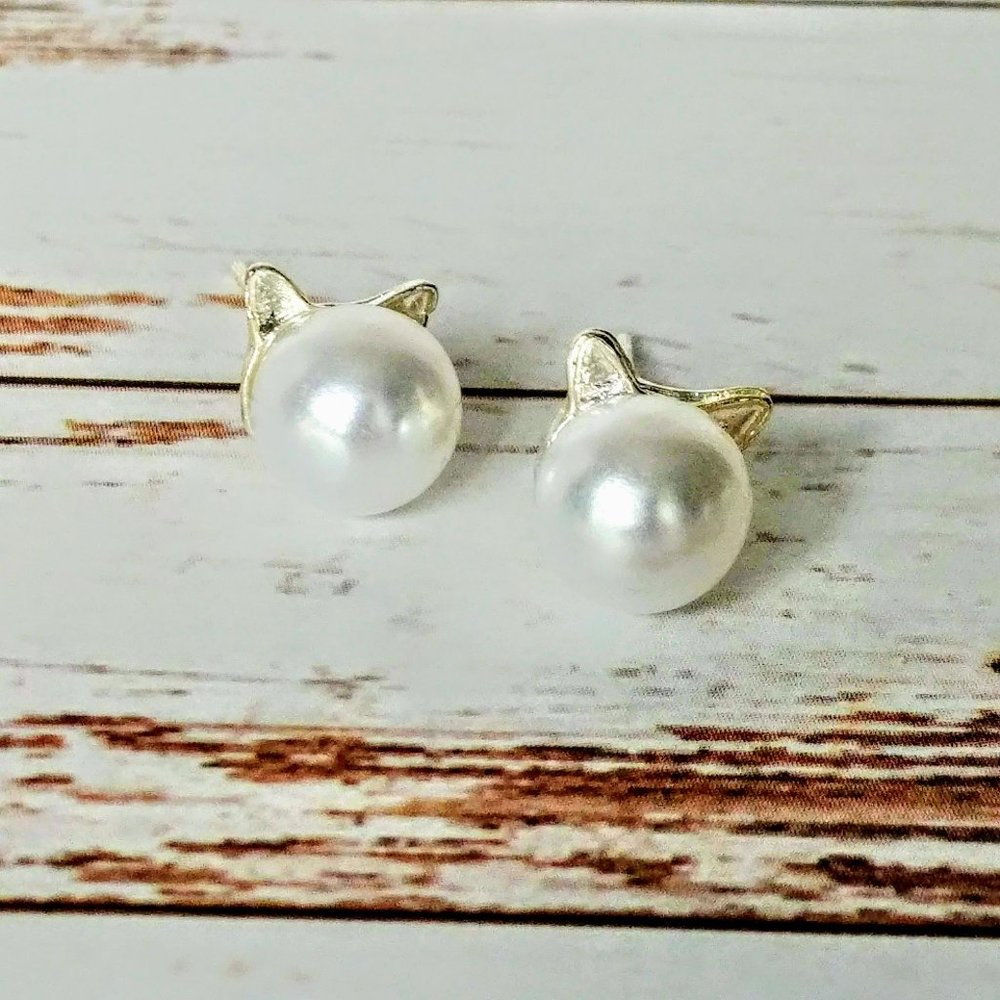 Pearly Cat Earrings - Picture 2 of 6